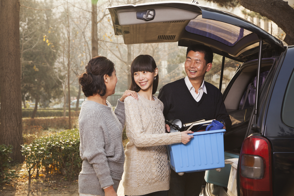 Family,Unpacking,Minivan,For,College,,Beijing