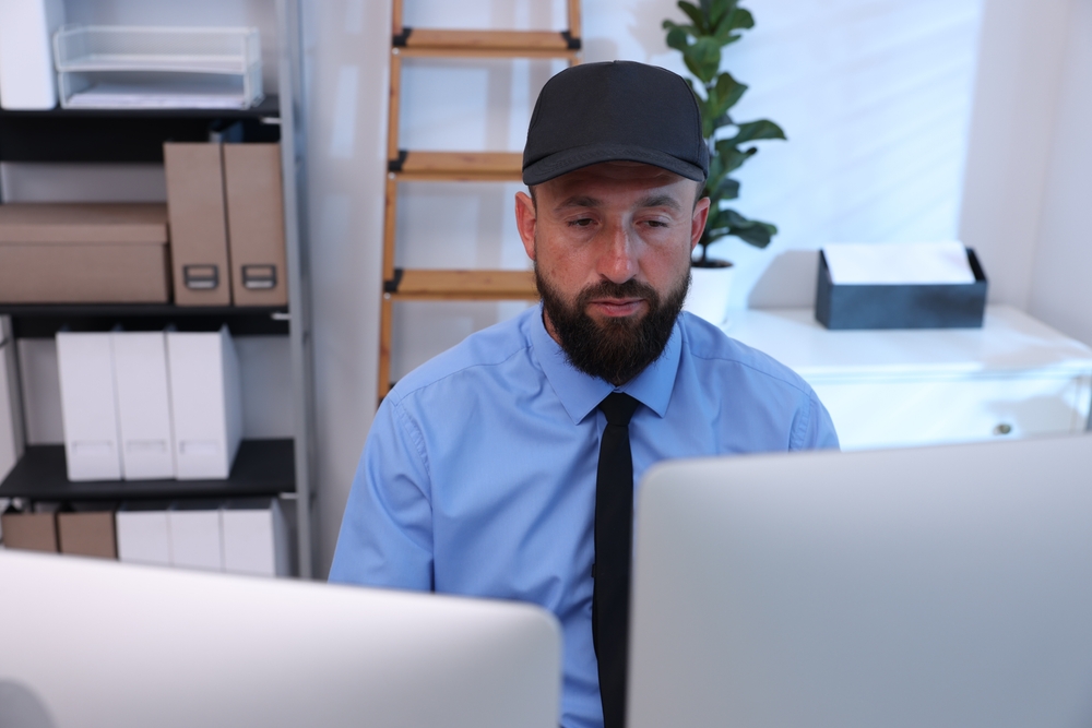 Security,Guard,Monitoring,Cctv,Cameras,In,Office